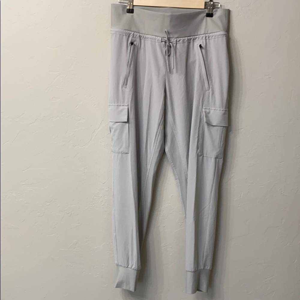 Athleta grey cargo high rise joggers size 6.